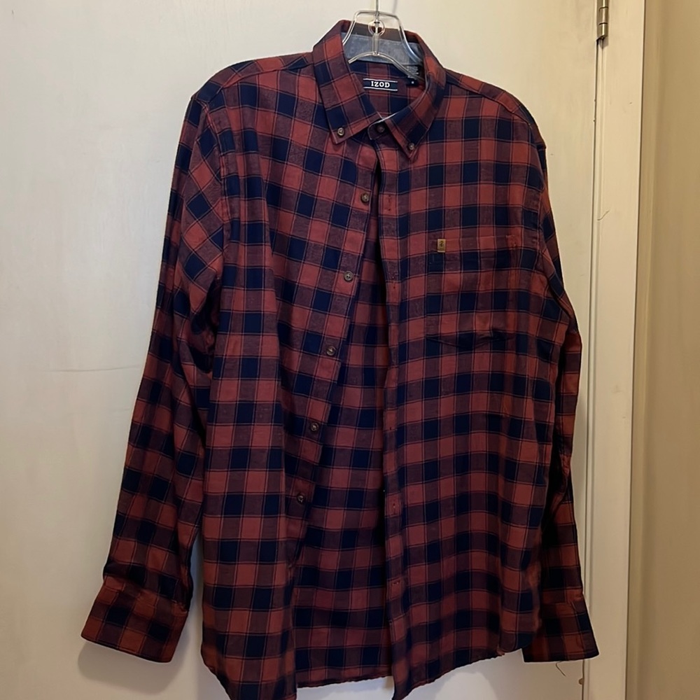 Men’s Izod flannel style shirt size M